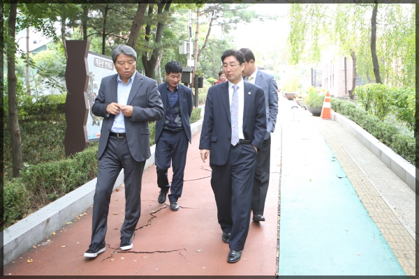 행정기획위원회 현장방문-개운산 근린공원 화장실 안심 비상벨 설치