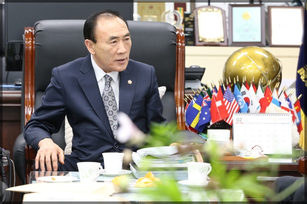 여수의회 고희권운영위원장 주종섭해양도시건설위원장 방문
