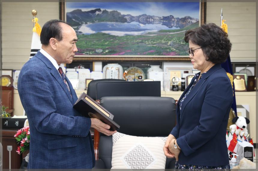 성북구의회 전반기 의장단 감사패 수여식 (의장님)