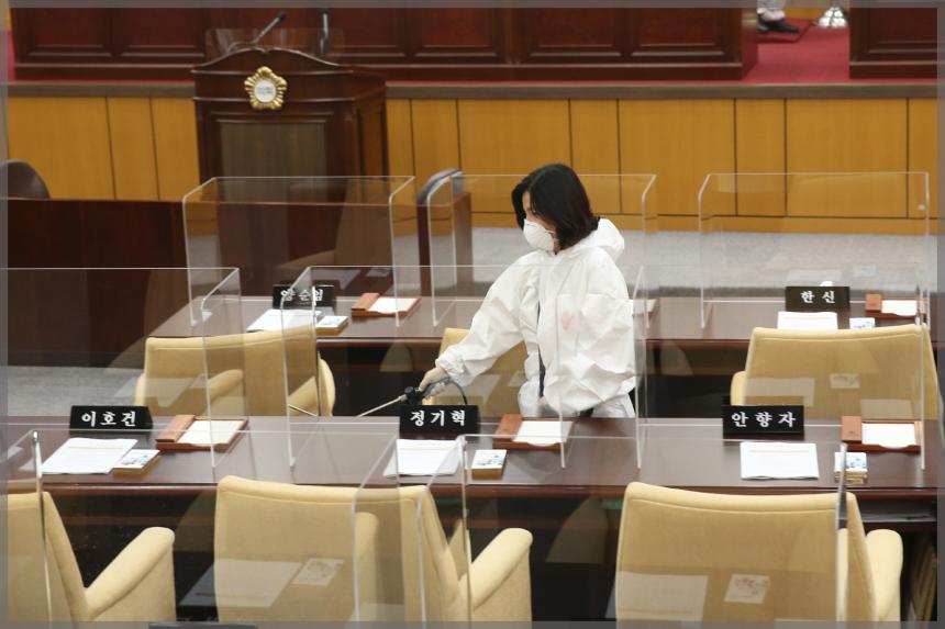 의장단 성북구의회 본회의장 방역소독