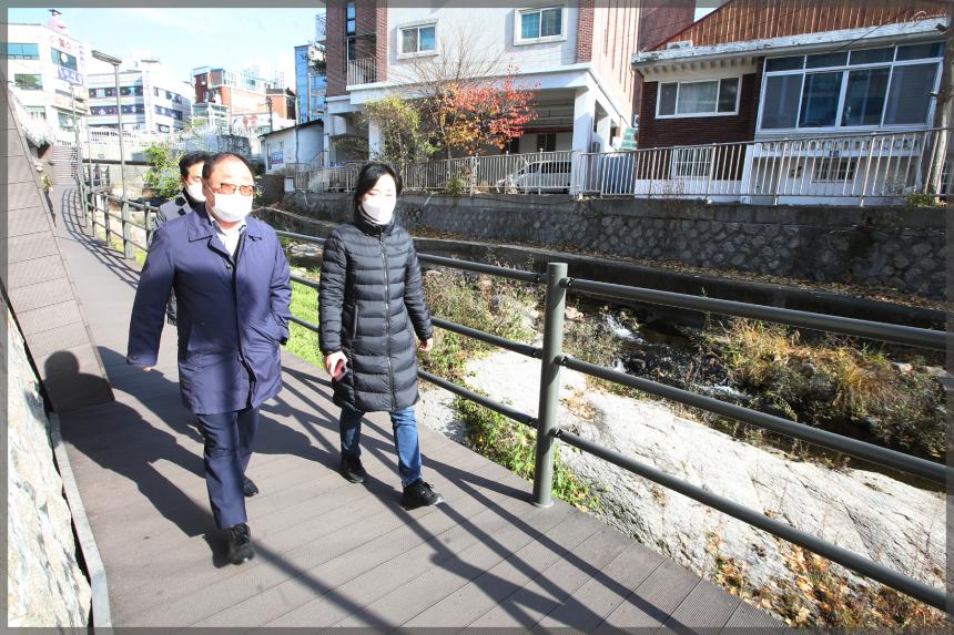 도시건설위원회 현장방문 정릉천 상류 하천환경 정비사업 지역