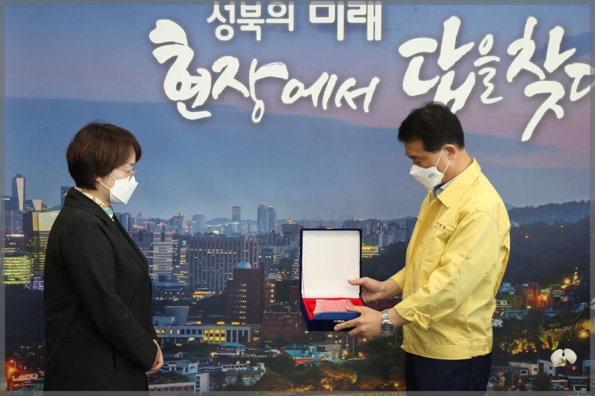 제8대 성북구의회 의장단 감사패 전달식