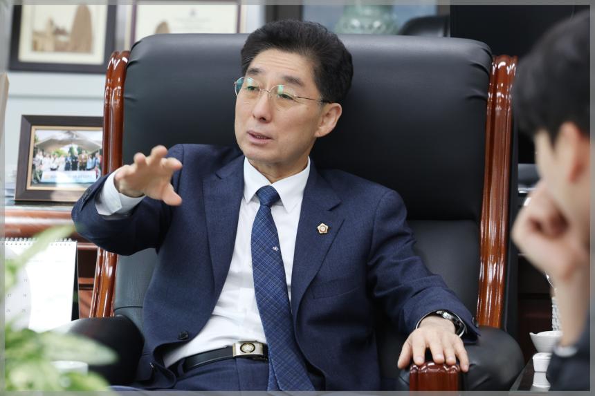 딜라이브 신년인사 의장님 인터뷰