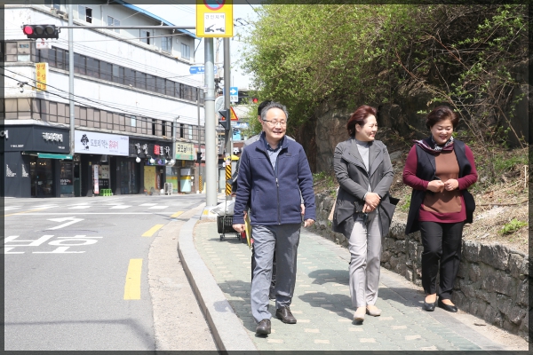 도시건설위원회 현장방문-동방고개 신호등정비