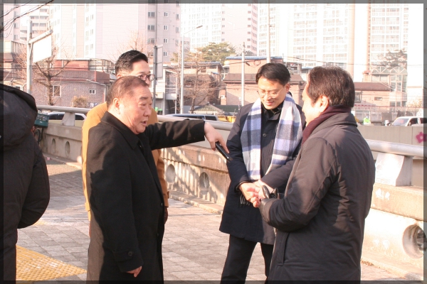 도시건설위원회 현장방문-월곡역육교
