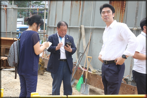 도시건설위원회 현장방문-길음역 7번출구