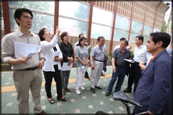 도시건설위원회 현장방문-숭덕초등학교 앞 보도.육교