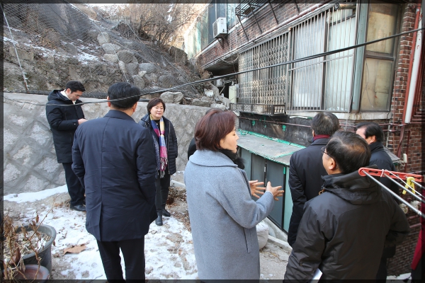 도시건설위원회 현장방문-장위14구역 위험시설물 정비 결과 확인