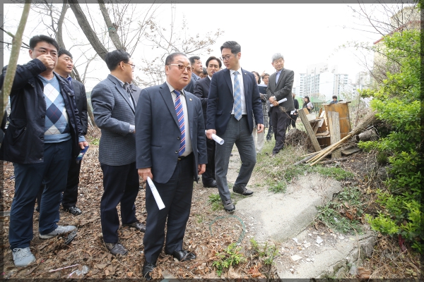 도시건설위원회 현장방문-월곡초등학교