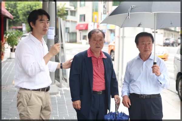도시건설위원회 현장방문-성북동 역사문화지구 보도블럭 교체