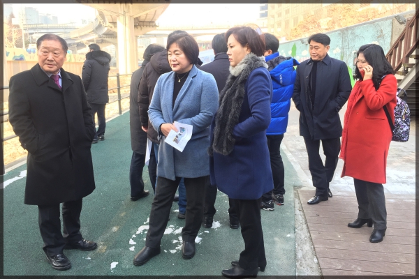 도시건설위원회 현장방문-정릉천 산책로