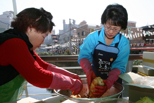 2011.11.14(월)  정릉시장 상인회 불우이웃돕기 김장김치 담그기 봉사활동 