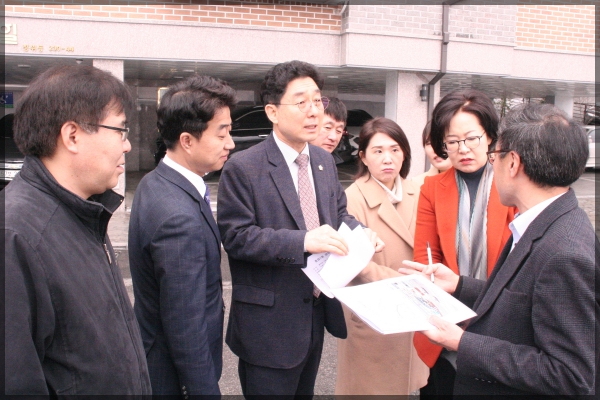 행정기획위원회 현장방문-장위도시재생사업지역 내 다목적시설 신축건립 예정지