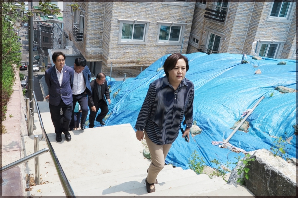 도시건설위원회 현장방문-동망봉 공원 