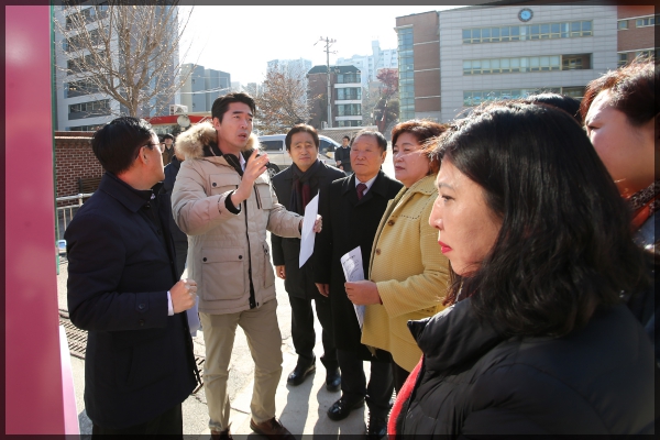 도시건설위원회 현장방문-동신초등학교