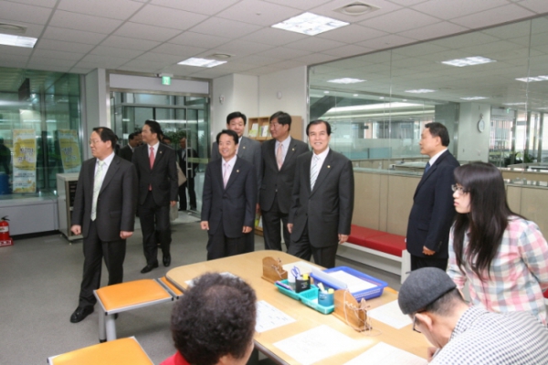 2009. 04. 23(목) 성북구청 신청사 방문(의장단)
