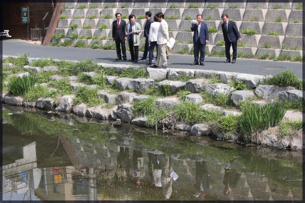 도시건설위원회 현장방문-성북천