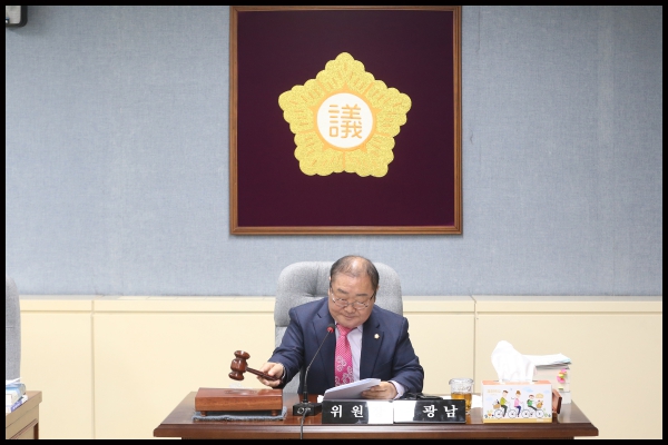 도시건설위원회 행정사무감사 결과보고서 채택