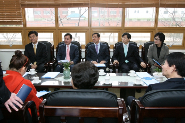 중학교 친환경무상급식 실시기념 배식봉사