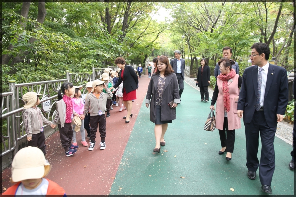 행정기획위원회 현장방문-개운산 근린공원 화장실 안심 비상벨 설치