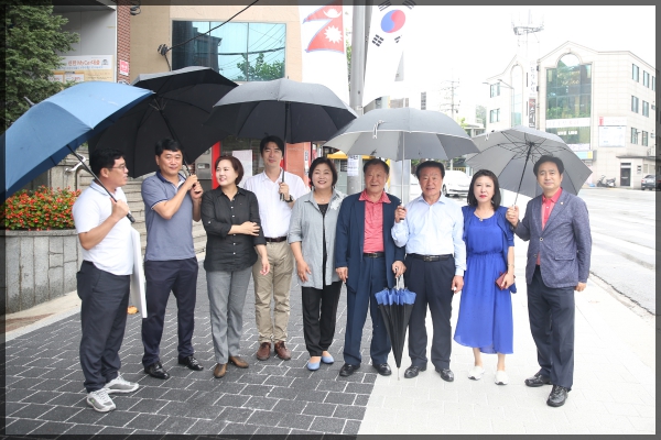 도시건설위원회 현장방문-성북동 역사문화지구 보도블럭 교체