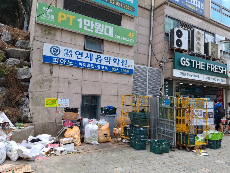 심각한 쓰레기 투기, 해결 요청합니다. - 1